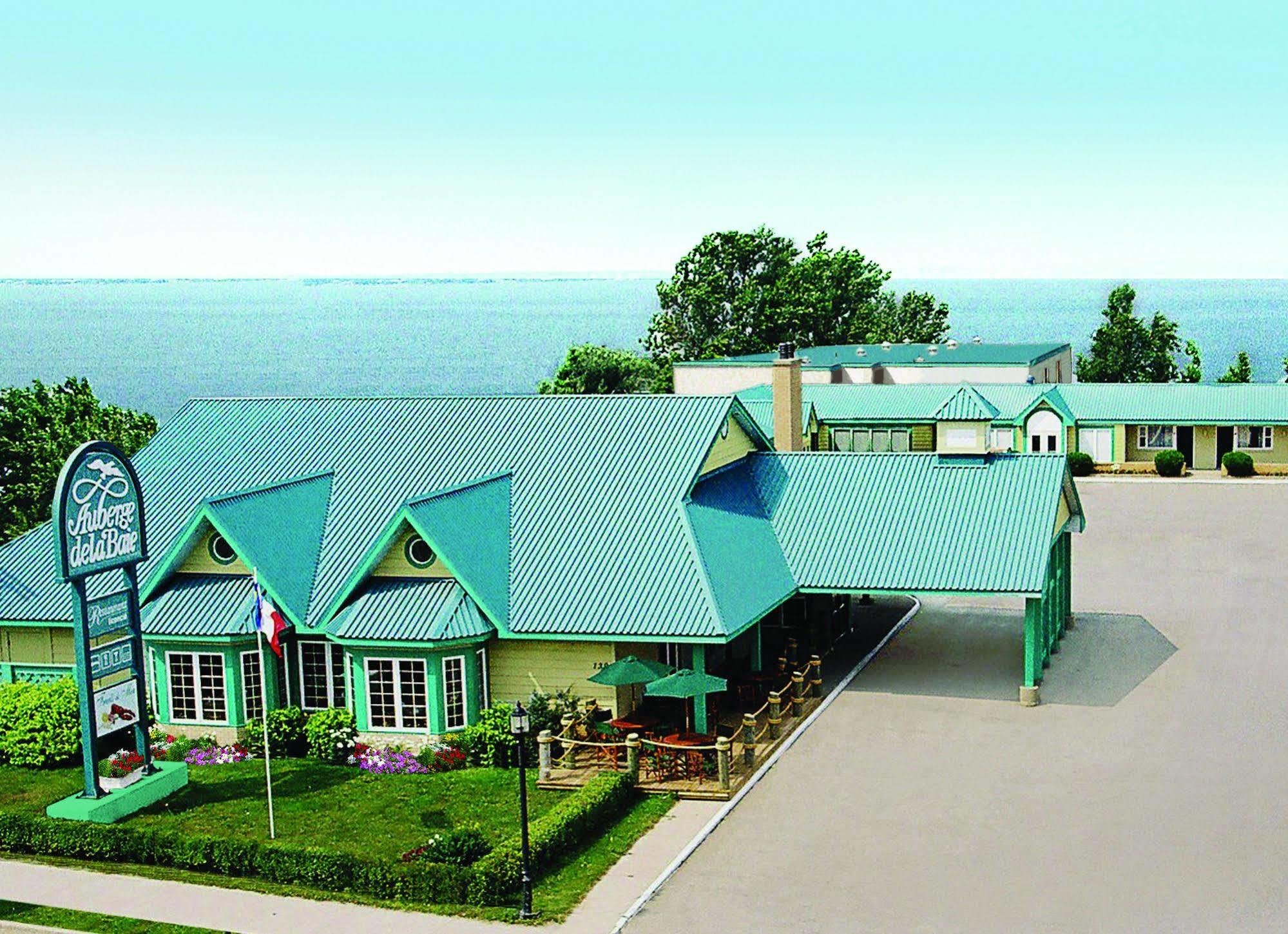 Auberge De La Baie Hotel Caraquet Exterior photo